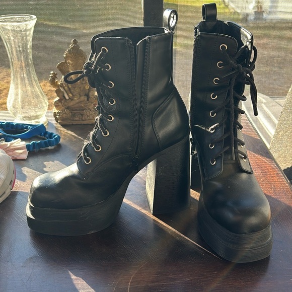 Madden Girl Black Heeled Boots with Comfortable Fit and Stylish Design - Picture 5 of 9